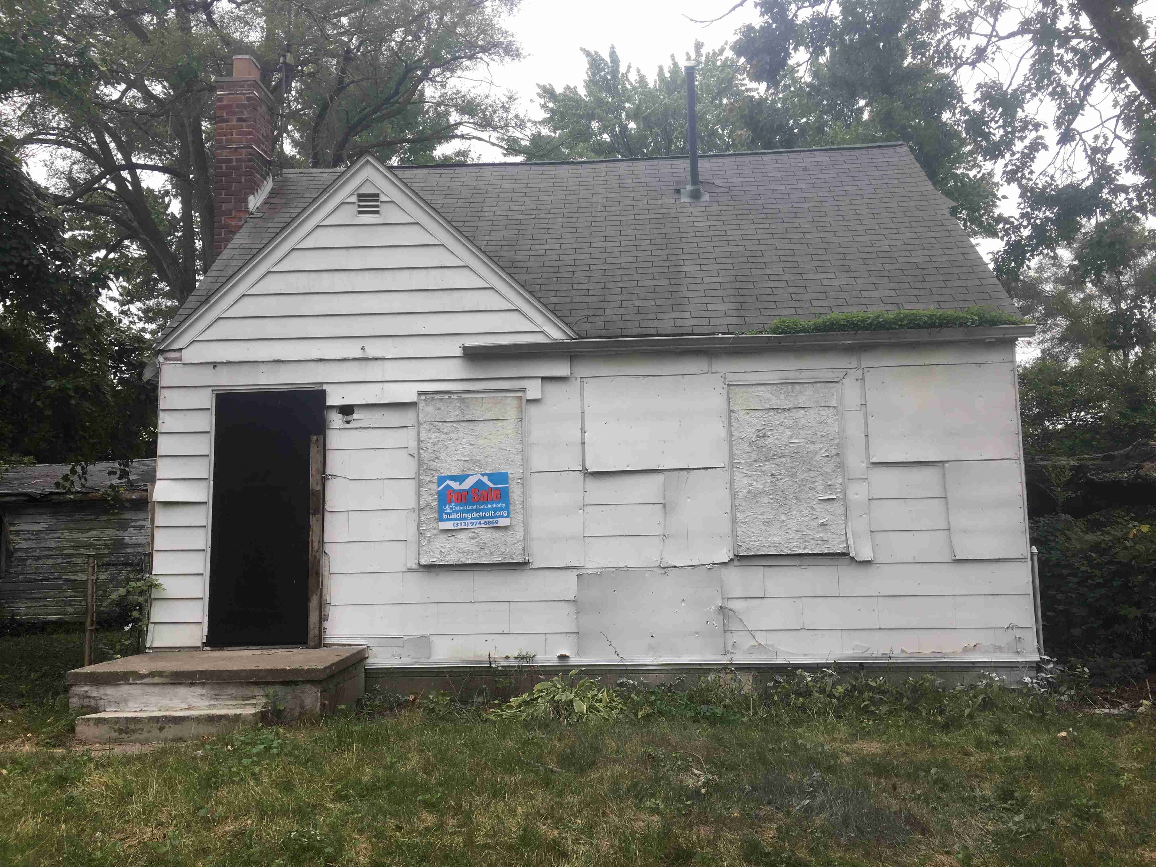 4501 Farmbrook front exterior (2).jpg